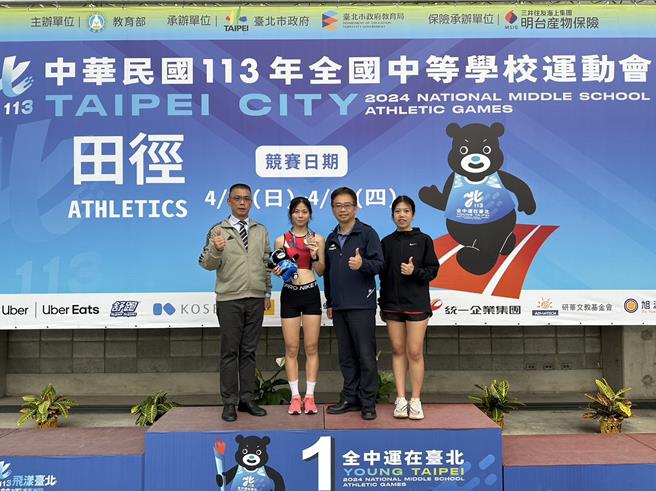 2024全中运高女组1500公尺赛事中，金门高中好手林玟(左二)跑出4分43秒09的佳绩勇夺铜牌。（图／金门高中）