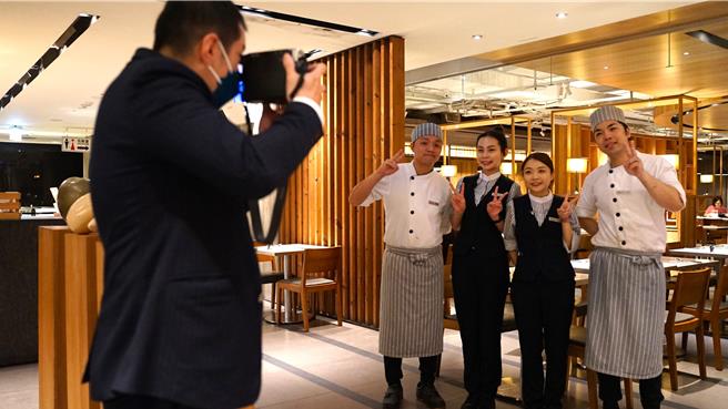 果然匯明曜店將在5月謝幕，邀請粉絲到店留影並上傳官網即可抽好禮。（饗賓集團提供／朱世凱台北傳真）