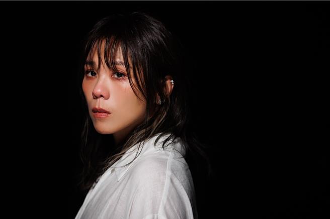 蔡健雅推出新歌〈芬兰距离〉。(亚神音乐提供)