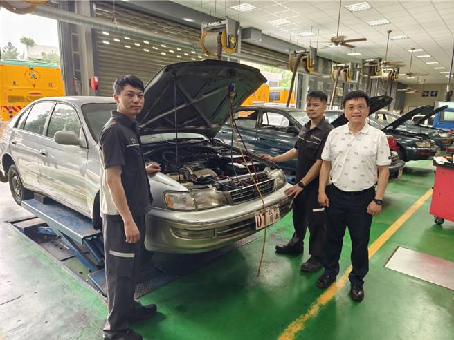 汽车技职类因汽车人才短缺严重，光復中学汽车科今年的校园徵才活动，吸引竹苗18家各大车厂前来徵才。（光復中学提供／陈育贤新竹传真）