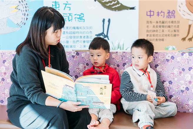為歡慶0423世界閱讀日，桃園市立圖書館23日推出「閱讀存摺」。（桃園市立圖書館提供）