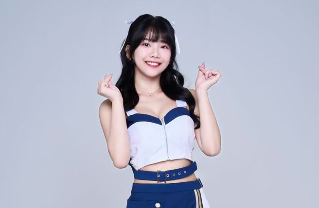 臺北富邦勇士啦啦队成员奶昔吃火锅时遇到地震。（图／翻摄奶昔Instagram）