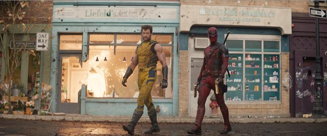 《死侍與金鋼狼》讓2大超級英雄夢幻合體。（迪士尼提供）