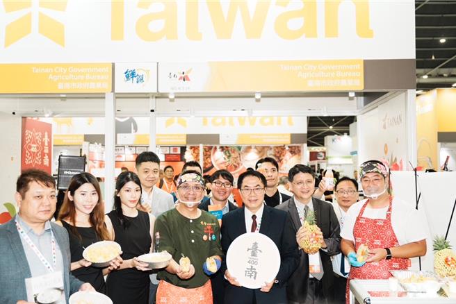 新加坡国际食品展是亚洲最大的食品及饮料展览会之一，台南市政府凭藉丰富的农产资源、优质的农产品以及完善的产业链，积极参与此次展览。（台南市政府提供／张毓翎台南传真）