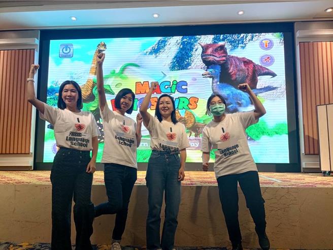 AI人工智慧引進各產業帶來創新商機，美語教學集團23日表示，結合動畫、影音、遊戲及互動練習，讓網路線上學習更生動有趣。（陳淑芬攝）