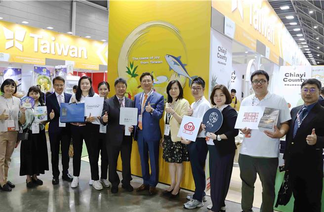 即日起至26日的新加坡食品展，台湾有多个县市参展，延续日本东京食品展的嘉义优鲜旋风，农业处率4家业者前进东南亚市场。（嘉义县政府提供∕吕妍庭嘉义传真）