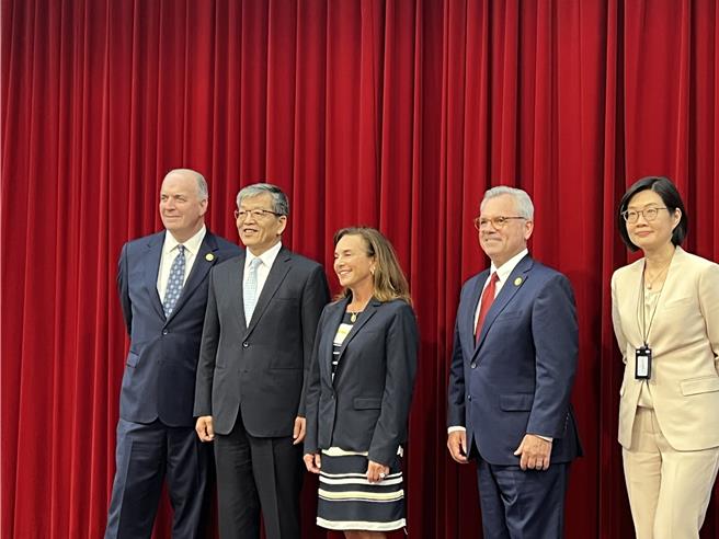 美國眾議院跨黨派議員訪台。（蔡宗穎攝）