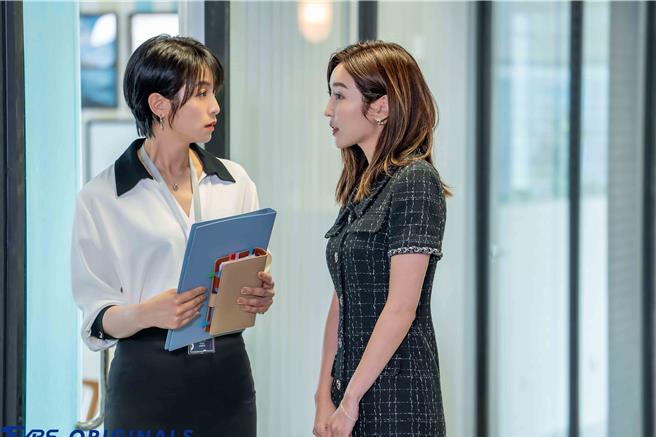 曾莞婷笑亏赖雅妍当秘书秘密藏不住。（TVBS提供）