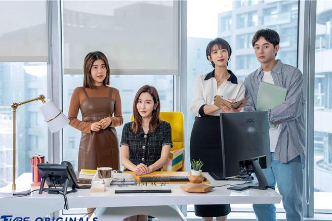 《秘书俱乐部》演员木星、曾莞婷、赖雅妍、张轩睿。（TVBS提供）