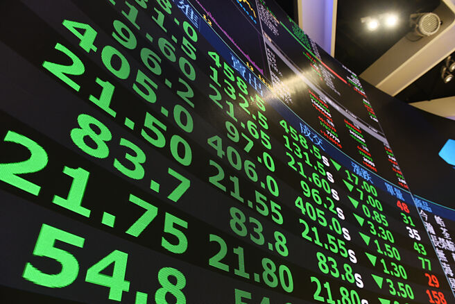 外资22日逆势敲进AI指标股，买超金额前十高股中，只有中华电不属于AI概念股。图／本报资料照片