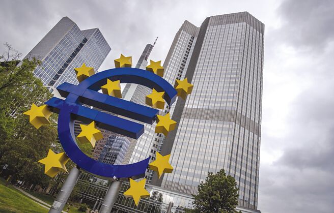 欧洲央行管理委员会成员指称，如果欧元区通膨降温速度超出预期，欧央有望在6、7月两月连续降息。图／美联社