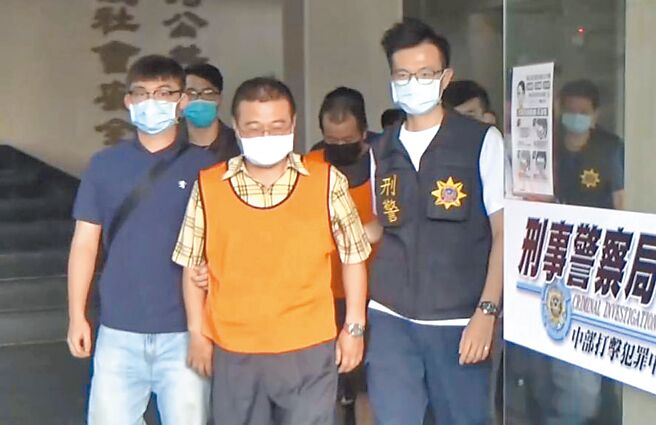 王姓男子為首的地下期貨簽賭集團，1年賭資高達新台幣2億元。檢警陸續逮捕王等20人，發現組頭還定期以烤肉架「燒燬」下注單滅證。（刑事局提供／陳淑芬台中傳真）