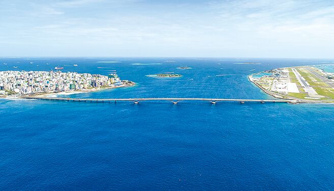 马尔地夫21日举行国会选举，亲中派总统穆伊祖所属政党「人民全国大会党」，赢得国会多数席次。图为中马友谊大桥。（新华社）