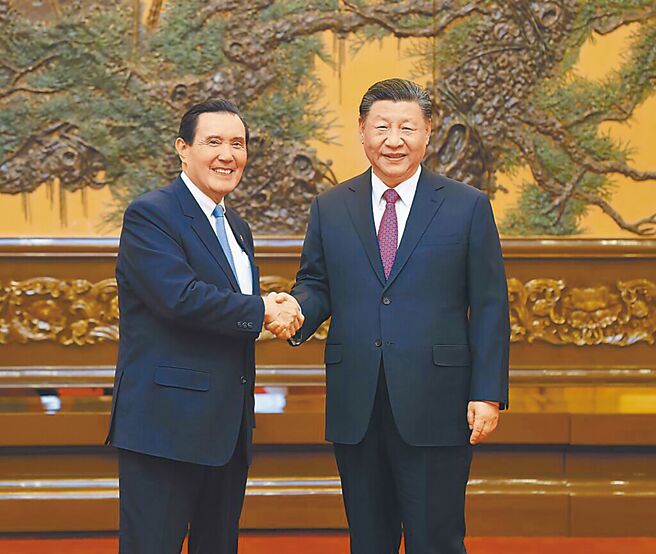 大陆这次高规格接待马英九访问团，目的也是希望让人看起来这是两岸的高檔访问，其对话是值得重视的。台湾执政的民进党几乎没反应，让马的访华，很自然的死了了！（图／新华社）