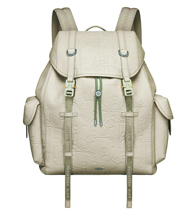 Dior焦點新包之一的米白色Hit The Road Gravity皮革後背包，15萬5000元。（Dior提供）