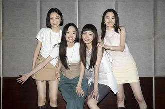 红飞林乐团竟是四胞胎「我爸崩溃了」   来台遇地震竟呼「挺好玩」