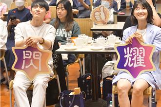 金鐘視后「為媽媽洗腳」爽約！宣傳新戲帶母同行暖身母親節