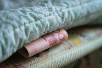 花蓮鋼管紅茶老闆在家藏現金！網曝1原因「很普遍」