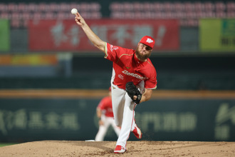 中職》艾璞樂優質先發龍11：2大勝獅 林智勝敲出「最年長」三壘打