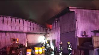 台中大雅铁皮仓库深夜火警　百坪工厂遭恶火吞噬