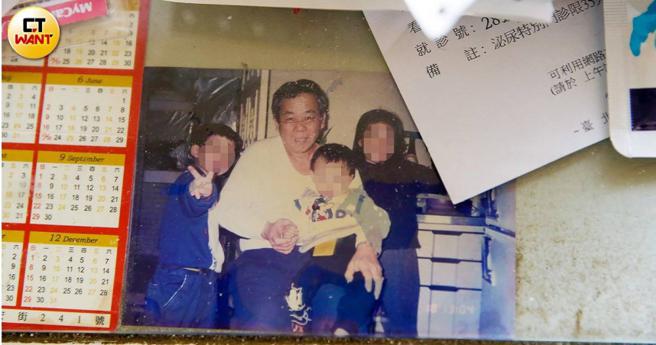 刘老先生与儿女失联超过30年，却因女儿卖股票赚钱，导致他失去低收入户身分，如今只剩下每月3000元老人津贴可领。（图／记者黄耀徵摄）