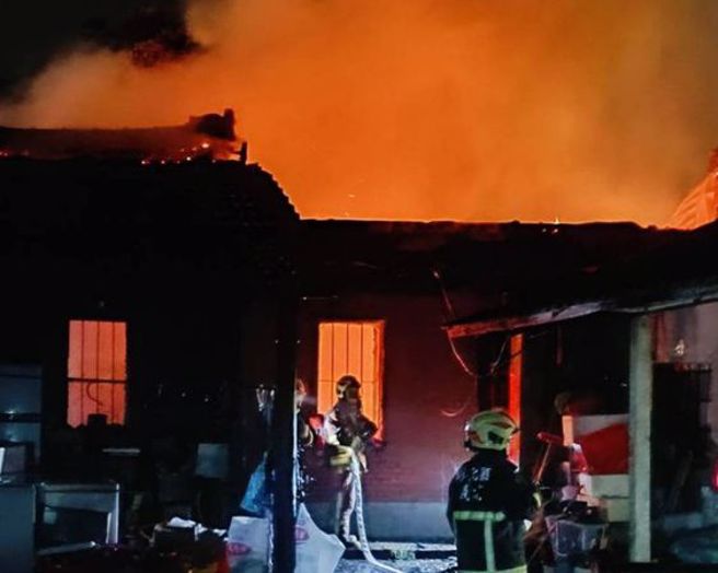 三合院暗夜大火，彰化99岁人瑞阿嬷遭烧成焦尸。(彰化县消防局提供)