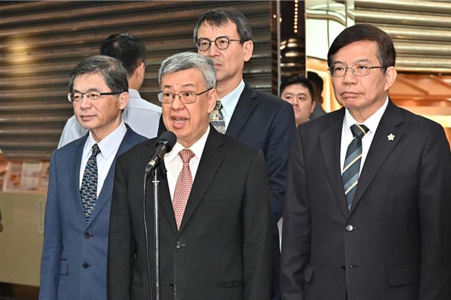 花蓮餘震不斷，立委傅崐萁近日喊出0403震災重建條例150億元經費雖然通過二讀，應該要擴張到300億元，希望中央負責任。對此，行政院長陳建仁回應，立院通過相關的特別條例，當然會予以尊重。（行政院提供）