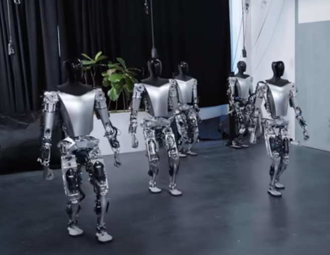 特斯拉第二代Optimus機器人，預計最快明年底前上市。（翻攝特斯拉官網）