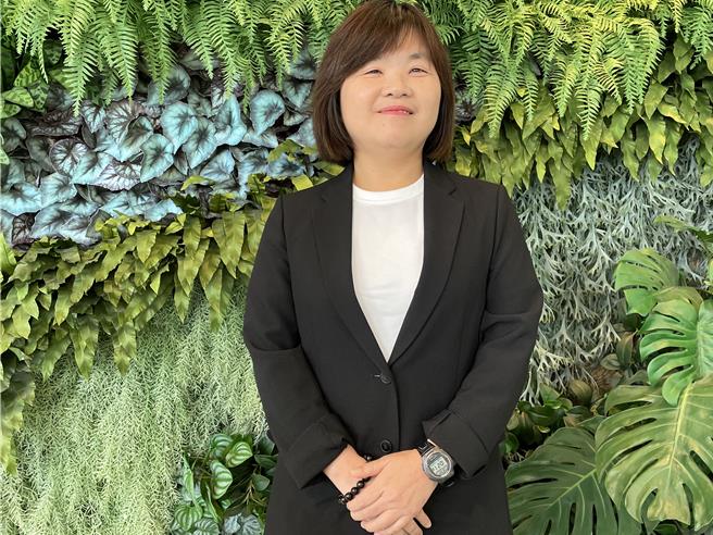 民進黨高市黨部主委選戰開打，繼湧言會議員黃文益登記參選後，正國會市議員陳慧文24日也完成登記，在沒有派系的支持下確定「獨立參選」。（洪浩軒攝）