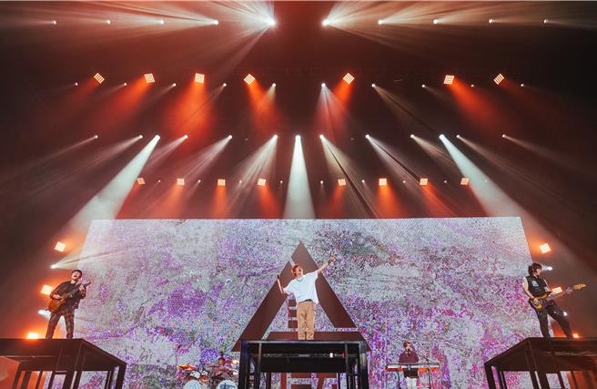 八三夭日前到廣州巡演。（不搖就滾提供）