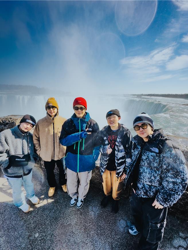 八三夭赴北美巡演時，特別去看尼加拉瓜大瀑布。（不搖就滾提供） 