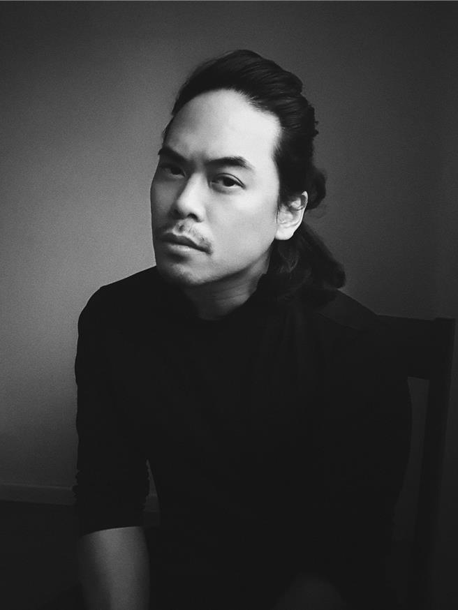 《邪厄恩典》導演派瑞斯薩西拉曾在2019年底來台拍片。（光年映畫提供）