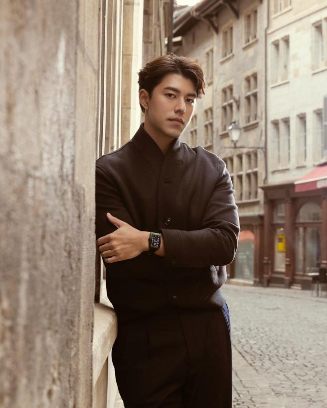 泰國男星Nine搶先佩戴Franck Muller Long Island Evolution 7 Days Power Reserve鈦金屬腕表，143萬 8000元。（摘自IG）