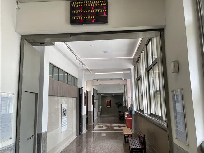 台中市南区新荣里长蔡明昌，在2022年选前，游说未实际居住该里的杨姓女子，将户籍迁入选区，检方侦结提当选无效之诉，二审24日宣判，蔡男当选无效，不得上诉。（王煌忠摄）