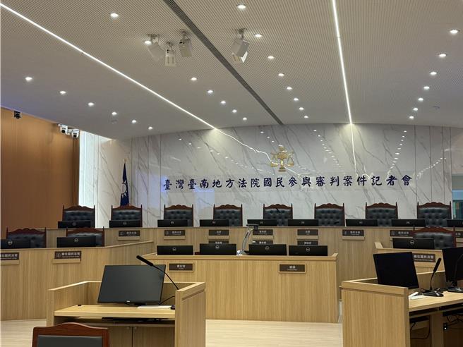 台南地方法院首件国民法官案，24日下午审判陈姓现役军人酒驾害3命案，判处3年6个月。（曹婷婷摄）