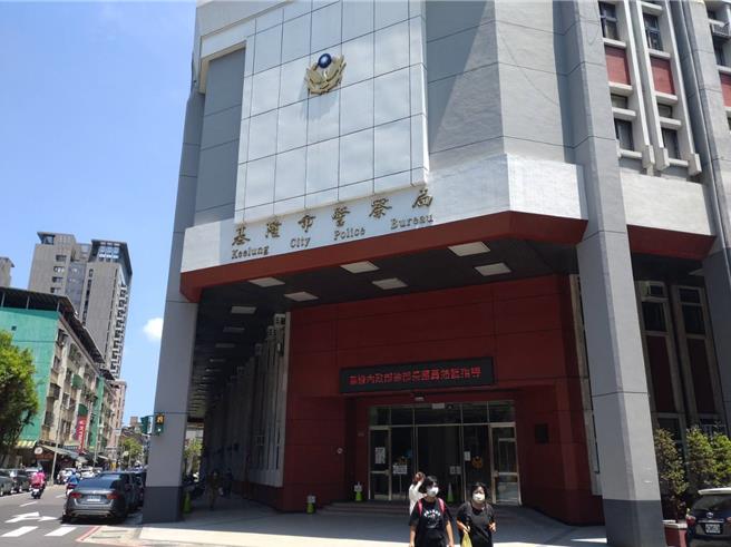 基隆市传出有警员涉足有女陪侍的酒店消费，还遭店家指称有欠帐不还的情况。警方查出确有涉足情事，将涉案员警记2小过并列教育辅导对象。（张志康摄）