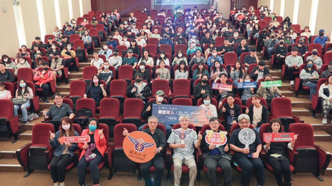 于宏燦博士演講與師生大合照。(照片/開南大學提供)