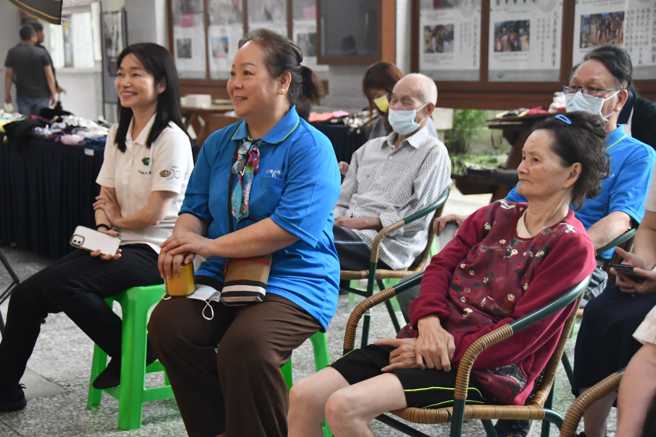 曾是象徵台湾的原创文化代表－布袋戏，让观眾眼睛都发亮了。(照片/慈济科大提供)