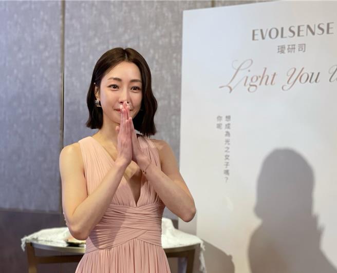 谢欣颖出席美容饮品代言记者会。（林淑娟摄）