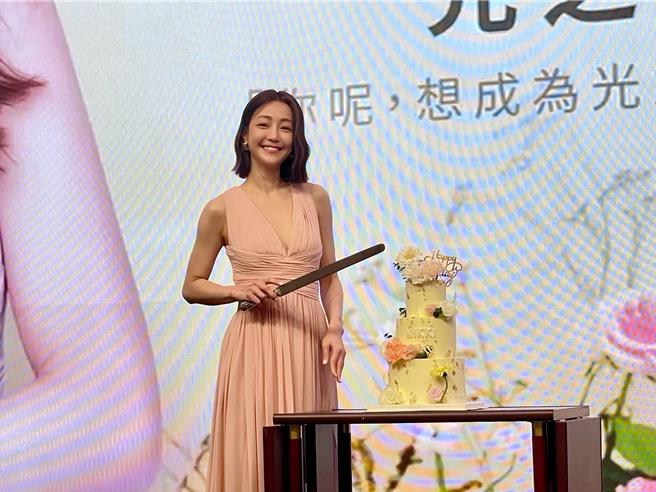 品牌提前为谢欣颖庆生。（林淑娟摄）