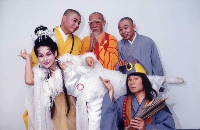 1995年经典连续剧《济公》，捧红当时只是新人的演员周明增(前排第一位)。(资料照)