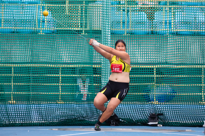 113台北全中运田径高女组链球，新北市海山高中蔡慈妍以破大会纪录54公尺26摘金。（台北市政府教育局提供）