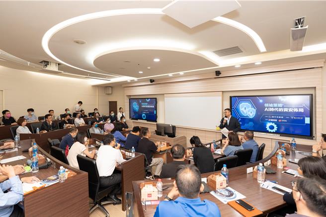 台中市政府数位治理局携手中兴大学等单位，举办「中部资安长研讨会」，盼提升企业资安防护能力。（台中市府提供）