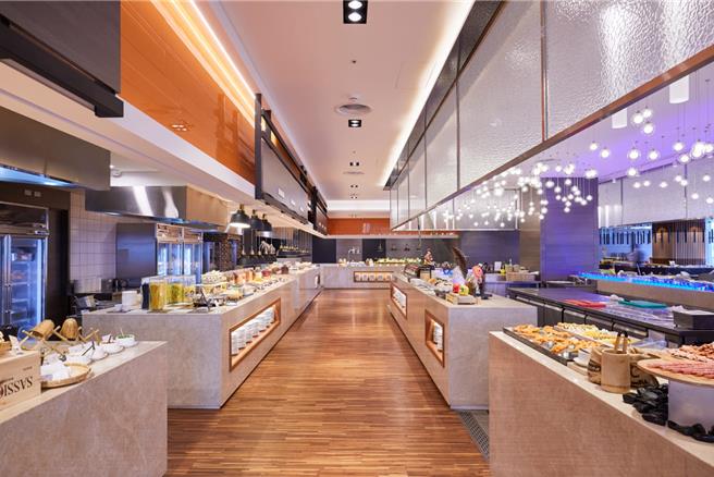 台北凱達大飯店與台北捐血中心持續推出「捐血送餐券」的活動，捐血民眾將有機會抽中凱達大飯店提供的百宴自助餐券。（台北凱達大飯店提供）