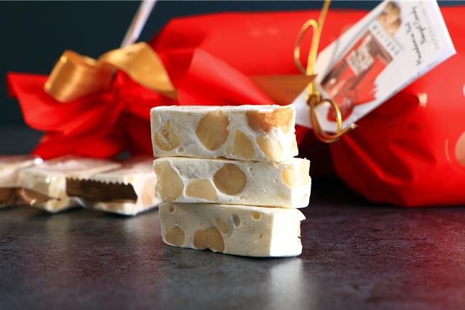 台北老爺酒店為了鼓勵民眾挽袖捐血，將贈送捐血者老爺招牌牛軋糖1包。（台北老爺大酒店提供）