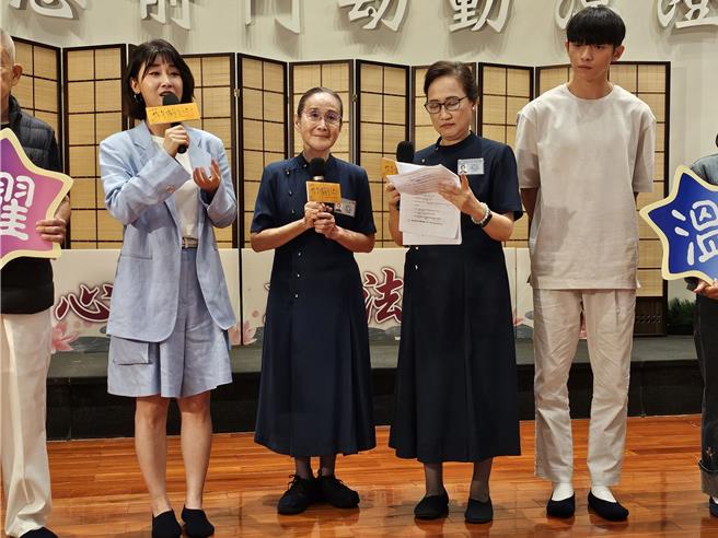 朱芷瑩、林輝瑝南下高雄宣傳《你準備萌芽了嗎？》。（大愛電視台提供）