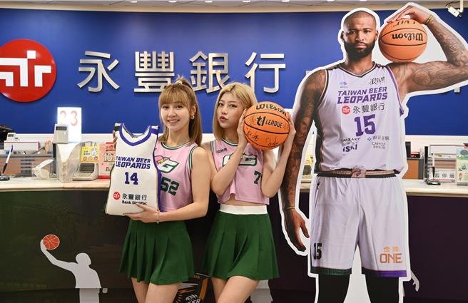 永豐「籃球主題分行」秀一波運動狂潮。(永豐提供)
