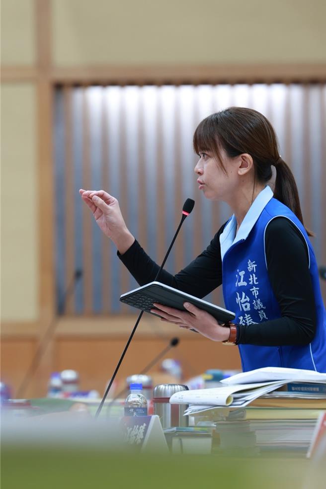 国民党新北市议员江怡臻今（24）日议会质询表示，土城是新北市地震灾损的重灾区，但中央却还在玩公文游戏，光是灾区划定，内政部竟要花20天来回覆新北。（新北市议员江怡臻提供）