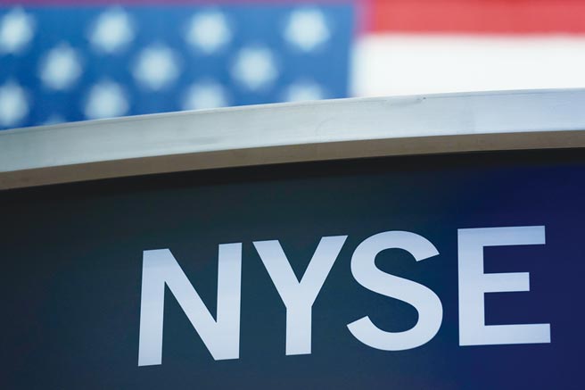 苹果、亚马逊、Alphabet、Meta、微软、辉达等六大科技股即将陆续发布今年第一季财报，这些公司的获利与财测是否如预期，是影响已陷入超卖的科技股涨跌的关键因素。图／美联社