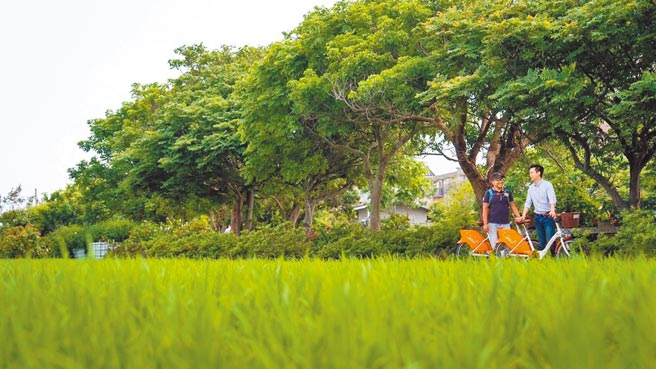 竹北市立圖書館配合423世界閱讀日，以走讀竹北為主題，辦理旅遊方城市書展。（竹北公所提供／邱立雅竹縣傳真）